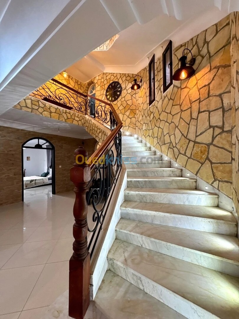 Magnifique villa avec piscine à Ain El Turck, Oran – Location saisonnière | Vue et confort