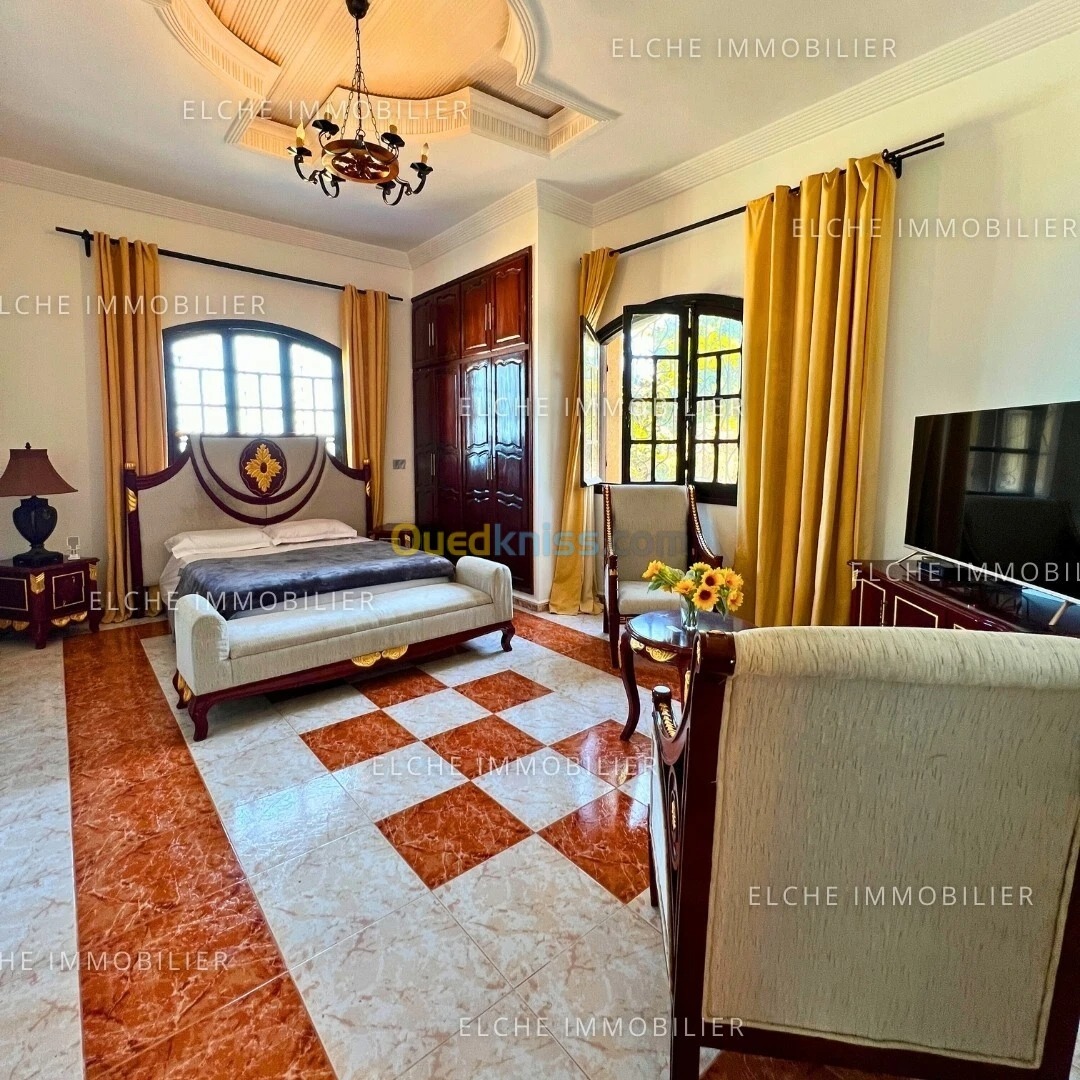 Magnifique villa avec piscine à Ain El Turck, Oran – Location saisonnière | Vue et confort