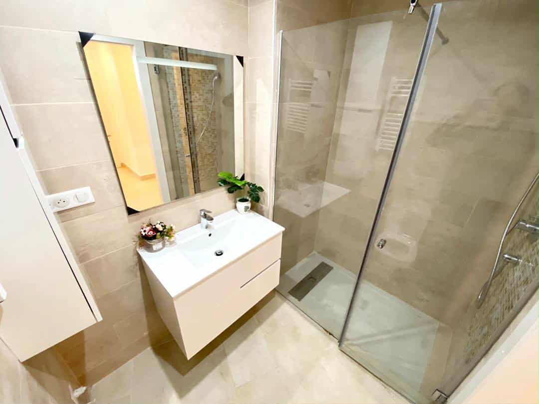 Appartement à louer par nuit à Benabed Tower Oran – Emplacement idéal à côté de Mobilart
