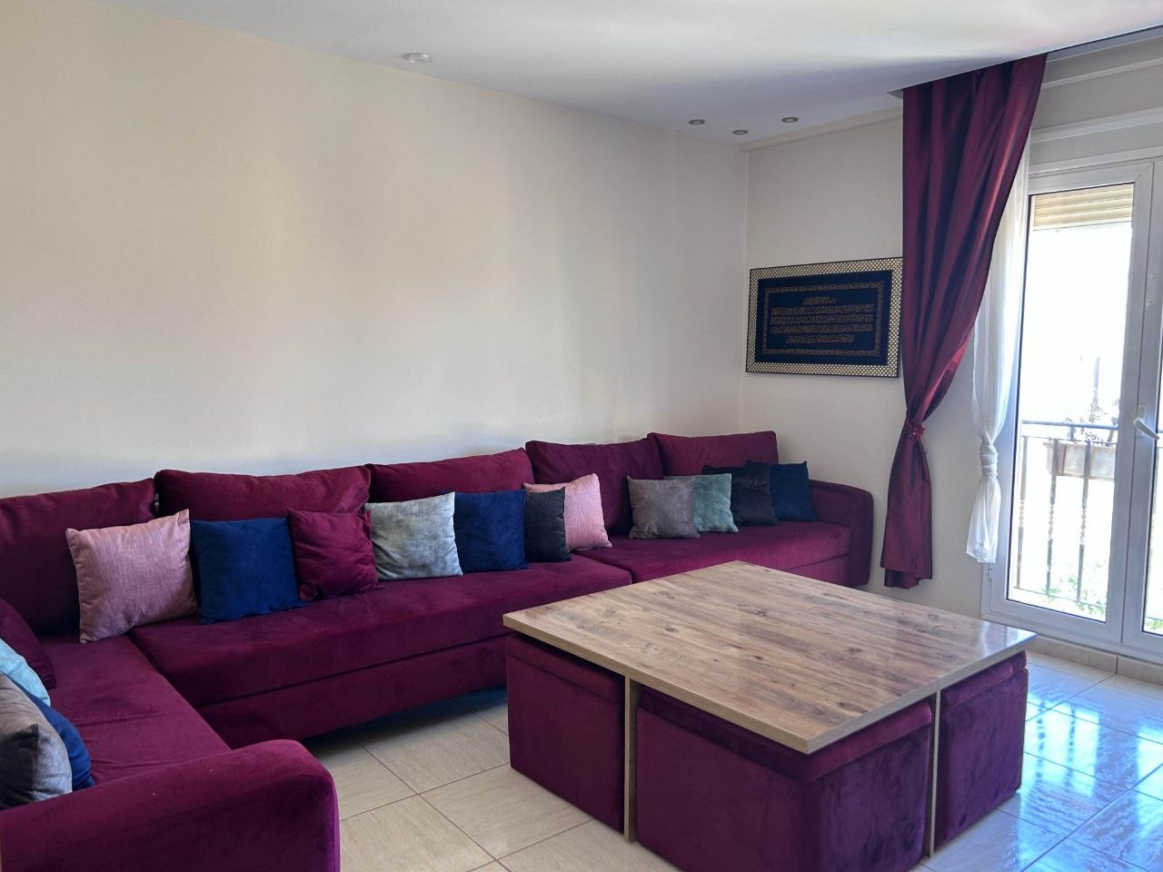 Appartement T3 équipé à Plaza Es-Seddikia – 100 m² avec vue sur jardin et parking